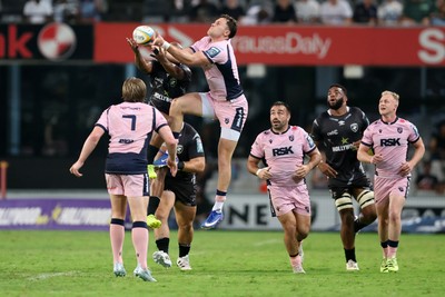 270326 - Hollywoodbets Sharks v Cardiff Rugby, United Rugby Championship - Makazole Mapimpi of the Hollywoodbets Sharks and Mason Grady of Cardiff Rugby 