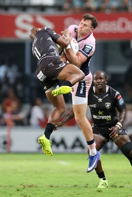 270326 - Hollywoodbets Sharks v Cardiff Rugby, United Rugby Championship - Makazole Mapimpi of the Hollywoodbets Sharks and Mason Grady of Cardiff Rugby 