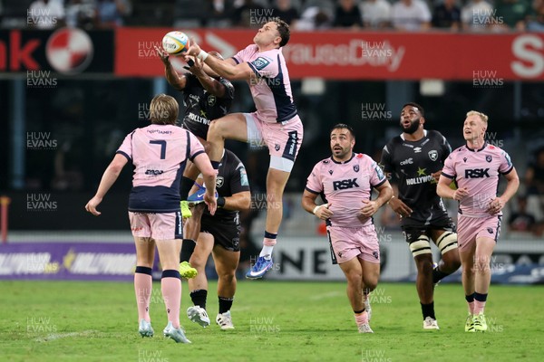 270326 - Hollywoodbets Sharks v Cardiff Rugby, United Rugby Championship - Makazole Mapimpi of the Hollywoodbets Sharks and Mason Grady of Cardiff Rugby 