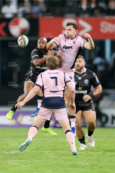 270326 - Hollywoodbets Sharks v Cardiff Rugby, United Rugby Championship - Makazole Mapimpi of the Hollywoodbets Sharks and Mason Grady of Cardiff Rugby 