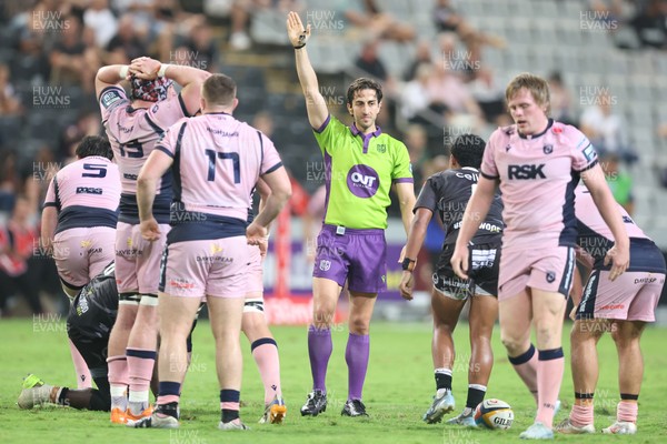 270326 - Hollywoodbets Sharks v Cardiff Rugby, United Rugby Championship - Referee Gianluca Gnecchi