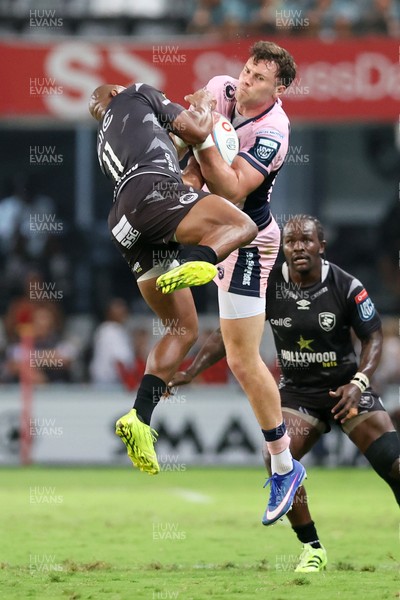 270326 - Hollywoodbets Sharks v Cardiff Rugby, United Rugby Championship - Makazole Mapimpi of the Hollywoodbets Sharks and Mason Grady of Cardiff Rugby 