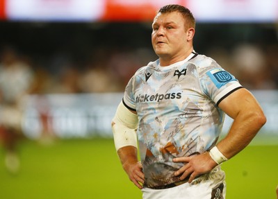 090525 - Hollywoodbets Sharks v Ospreys - United Rugby Championship -  Dewi Lake of the Ospreys