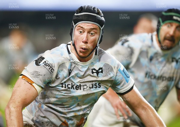 090525 - Hollywoodbets Sharks v Ospreys - United Rugby Championship - Adam Beard of the Ospreys