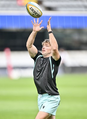 260926 - Hollywoodbets Sharks v Ospreys - United Rugby Championship - Ospreys warming up