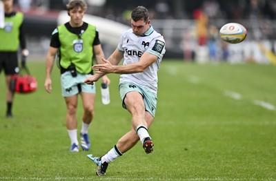 260926 - Hollywoodbets Sharks v Ospreys - United Rugby Championship - Lawson Creighton of Ospreys kicks the conversion