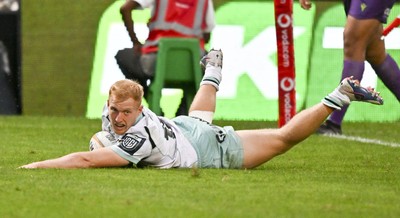 260926 - Hollywoodbets Sharks v Ospreys - United Rugby Championship - Iestyn Hopkins of Ospreys scores a try