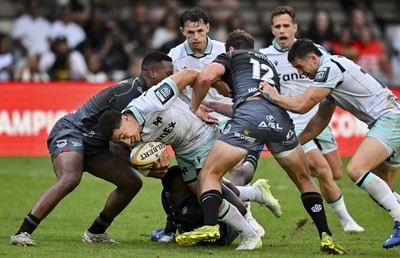 260926 - Hollywoodbets Sharks v Ospreys - United Rugby Championship - Lalakai Foketi of Ospreys drives intro the defence of Phepsi Buthelezi of The Sharks
