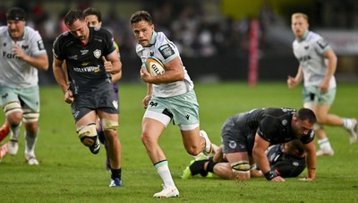 260926 - Hollywoodbets Sharks v Ospreys - United Rugby Championship - Kieran Hardy of Ospreys finds a gap