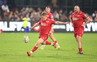 170525 - Hollywoodbets Sharks v Scarlets - United Rugby Championship - Sam Costelow of the Scarlets