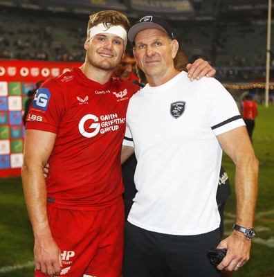 170525 - Hollywoodbets Sharks v Scarlets - United Rugby Championship -  Taine Plumtree of the Scarlets with John Plumtree (Head Coach) of the Hollywoodbets Sharks