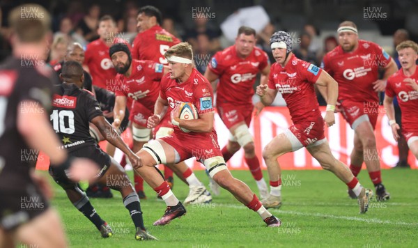 170525 - Hollywoodbets Sharks v Scarlets - United Rugby Championship - Taine Plumtree of the Scarlets
