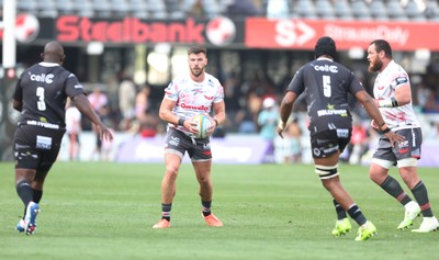 251025 - Hollywoodbets Sharks v Scarlets - United Rugby Championship - Johnny Williams of the Scarlets