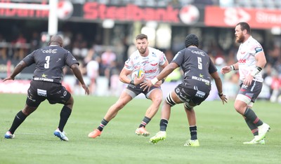 251025 - Hollywoodbets Sharks v Scarlets - United Rugby Championship - Johnny Williams of the Scarlets
