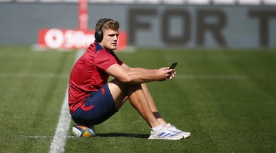 251025 - Hollywoodbets Sharks v Scarlets - United Rugby Championship - Taine Plumtree of the Scarlets