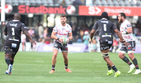 251025 - Hollywoodbets Sharks v Scarlets - United Rugby Championship - Johnny Williams of the Scarlets