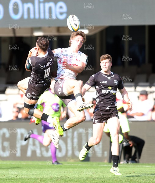 251025 - Hollywoodbets Sharks v Scarlets - United Rugby Championship - Jean Smith of the Hollywoodbets Sharks and Jaco Williams of the Hollywoodbets Sharks