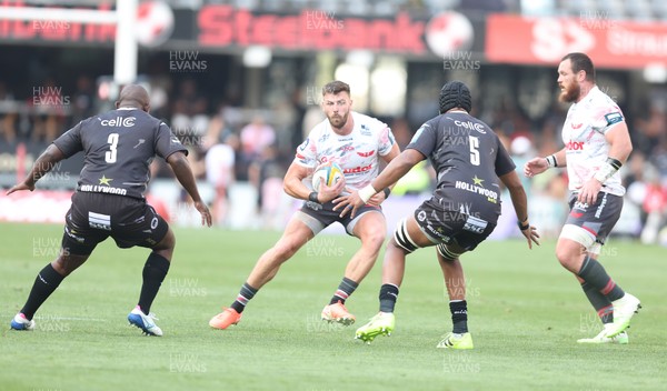 251025 - Hollywoodbets Sharks v Scarlets - United Rugby Championship - Johnny Williams of the Scarlets