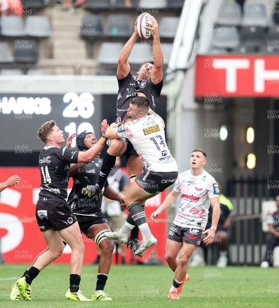 251025 - Hollywoodbets Sharks v Scarlets - United Rugby Championship - Eben Etzebeth of the Hollywoodbets Sharks