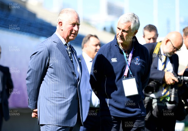 231019 - Wales Rugby Training - HRH Prince of Wales meets WRU Chairman Gareth Davies during Wales training