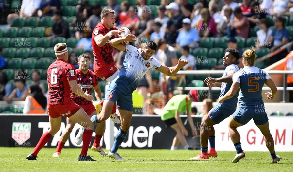 030618 - HSBC London Sevens - Wales v France - Ethan Davies of Wales goes up for the ball