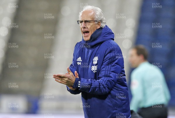 050321 - Huddersfield Town v Cardiff City - Sky Bet Championship - Manager Mick McCarthy of Cardiff urges on his players