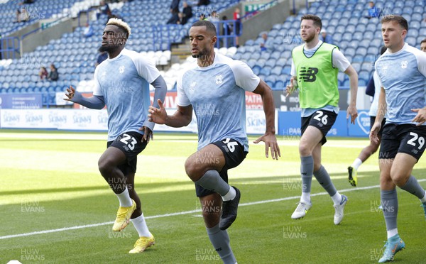 170922 - Huddersfield Town v Cardiff City - Sky Bet Championship - Team warm up