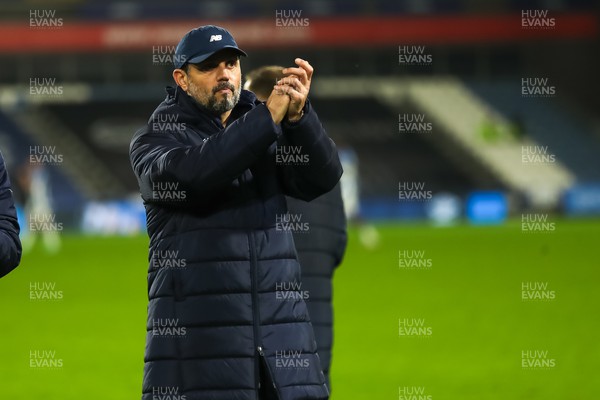 241022 - Huddersfield Town v Cardiff City - Sky Bet Championship - Erol Bulut applauds the Cardiff fans at full time 