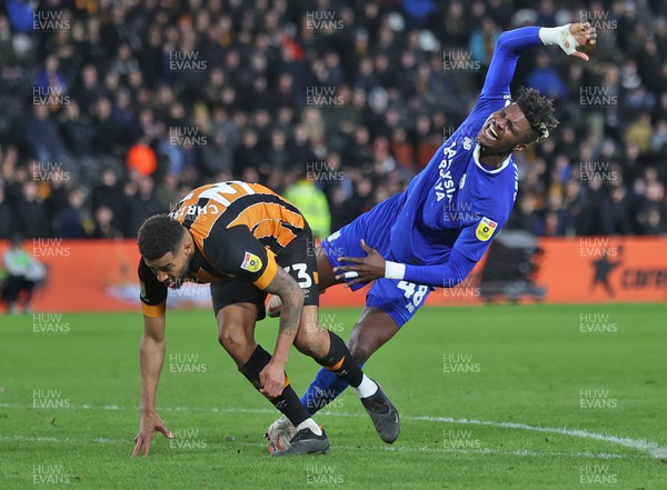 040223 - Hull City v Cardiff City - Sky Bet Championship - Sory Kaba of Cardiff tries a shot on goal  but is caught by Tom Huddlestone of Hull City