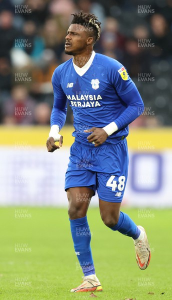 040223 - Hull City v Cardiff City - Sky Bet Championship - Sory Kaba of Cardiff warms up