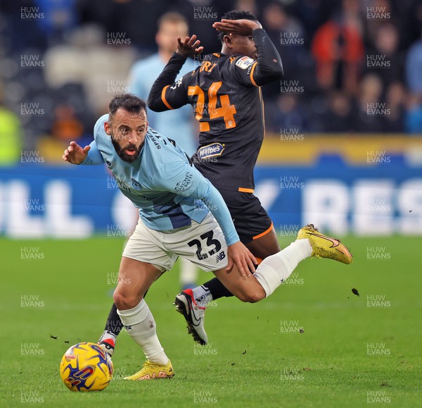 161223 - Hull City v Cardiff City - Sky Bet Championship - Manolis Siopis of Cardiff and Jean Michael Seri of Hull City