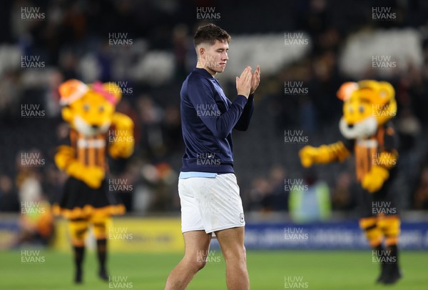 161223 - Hull City v Cardiff City - Sky Bet Championship - Ollie Tanner of Cardiff applauds the fans in front of the 2 Hull Mascots