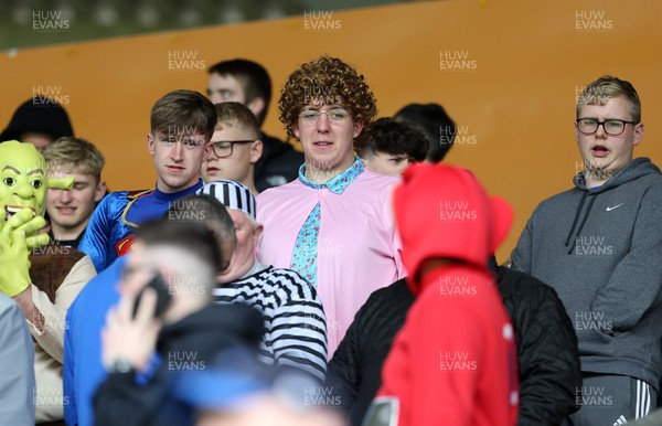 280418 - Hull City v Cardiff City - SkyBet Championship - Cardiff fans in fancy dress