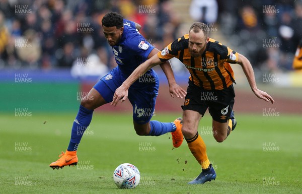 280418 - Hull City v Cardiff City - SkyBet Championship - David Meyler of Hull dives in front of Nathaniel Mendez-Laing of Cardiff City