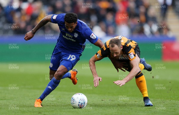 280418 - Hull City v Cardiff City - SkyBet Championship - David Meyler of Hull dives in front of Nathaniel Mendez-Laing of Cardiff City