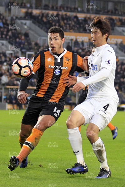 070117 - Hull City v Swansea City, The Emirates FA Cup Third Round - Jake Livermore of Hull City shields the ball from Ki Sung-Yueng of Swansea City by Huw Evans Agency