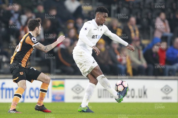 070117 - Hull City v Swansea City, The Emirates FA Cup Third Round - Leroy Fer of Swansea City controls the ball by Huw Evans Agency