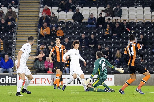 070117 - Hull City v Swansea City, The Emirates FA Cup Third Round - Eldin Jakupovic of Hull City makes a save after an attempt from Ki Sung-Yueng of Swansea City by Huw Evans Agency