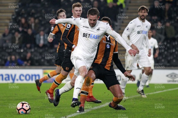 070117 - Hull City v Swansea City, The Emirates FA Cup Third Round - Gylfi Sigurdsson of Swansea City looks for a way past the Hull City defence by Huw Evans Agency