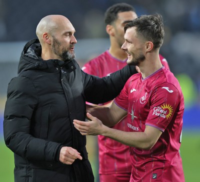 100224 - Hull City v Swansea City - Sky Bet Championship - Head Coach Luke Williams  of Swansea with goalscorer Liam Cullen  of Swansea at the end of the match