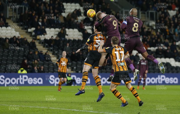 221218 - Hull City v Swansea City - Sky Bet Championship - Oli McBurnie  of Swansea heads to equalise but misses net 