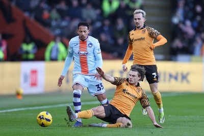 240126 - Hull City v Swansea City - Sky Bet Championship - Ronald of Swansea and Regan Slater of Hull AFC and Liam Millar of Hull AFC