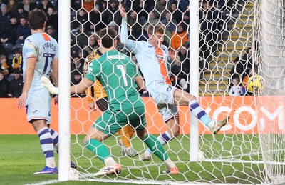240126 - Hull City v Swansea City - Sky Bet Championship - Liam Cullen of Swansea (not pictured) scores the 1st goal for Swansea