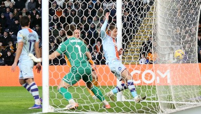 240126 - Hull City v Swansea City - Sky Bet Championship - Liam Cullen of Swansea (not pictured) scores the 1st goal for Swansea