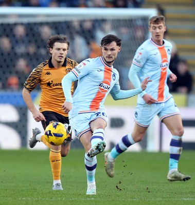 240126 - Hull City v Swansea City - Sky Bet Championship - Liam Cullen of Swansea and Regan Slater of Hull AFC