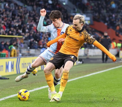 240126 - Hull City v Swansea City - Sky Bet Championship - Joshua Key of Swansea and Liam Millar of Hull AFC