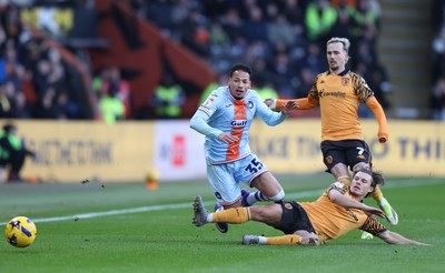 240126 - Hull City v Swansea City - Sky Bet Championship - Ronald of Swansea and Regan Slater of Hull AFC