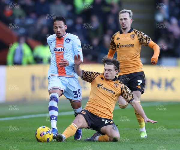 240126 - Hull City v Swansea City - Sky Bet Championship - Ronald of Swansea and Regan Slater of Hull AFC and Liam Millar of Hull AFC