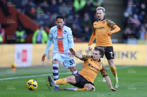 240126 - Hull City v Swansea City - Sky Bet Championship - Ronald of Swansea and Regan Slater of Hull AFC and Liam Millar of Hull AFC