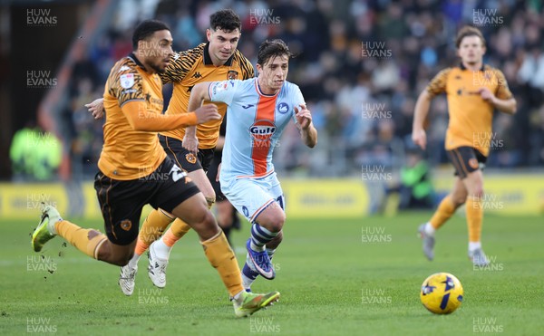 240126 - Hull City v Swansea City - Sky Bet Championship - Goncalo Franco of Swansea and John Egan of Hull AFC and Akin Famewo of Hull AFC 